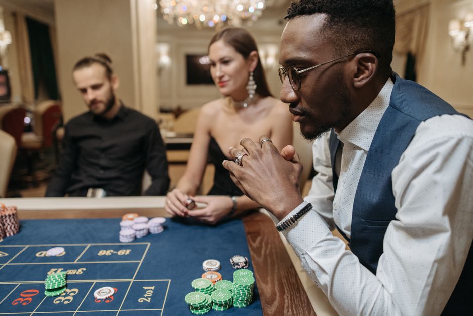 The Real Math Behind Slots, Poker and Sports Betting